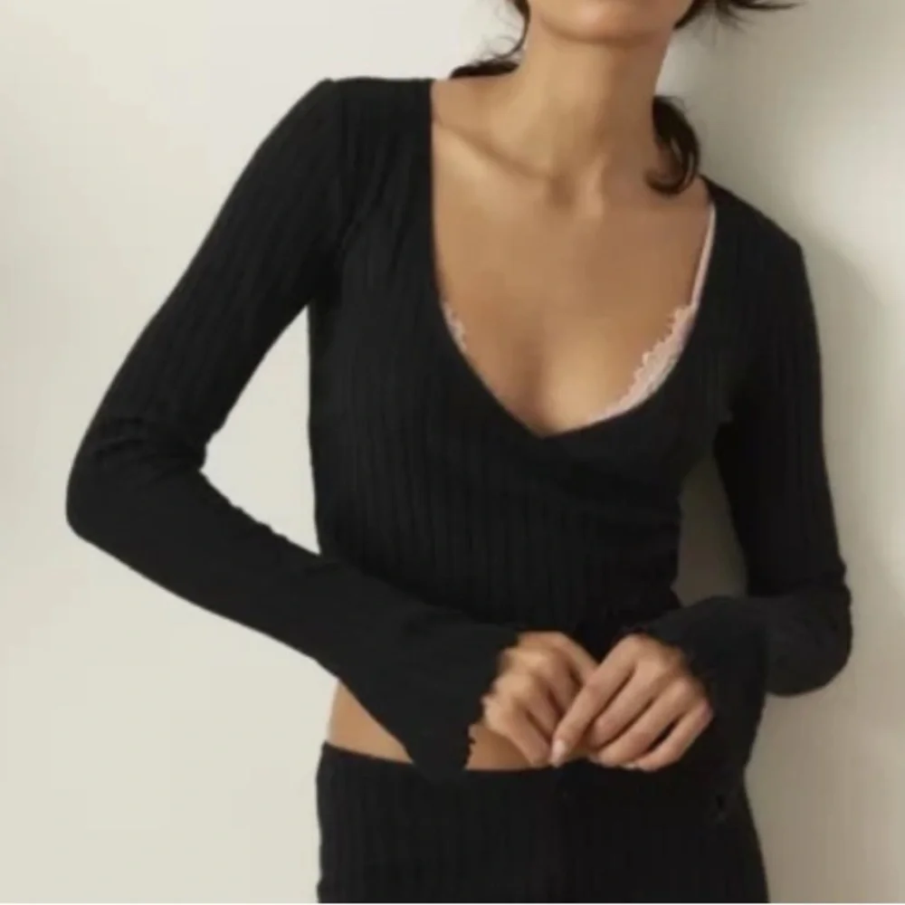 Out From Under Urban Outfitters Women M Black Lila Brushed Rib Cropped Wrap Top